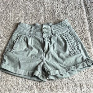 High Waist Green Baggys Mom Shorts with Cuffed Hem​